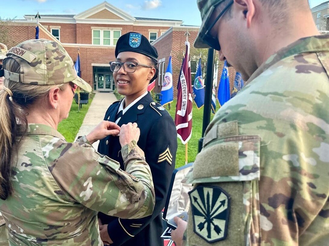 Sgt. Jada Lassiter with Major Carson at her Purple Heart ceremony