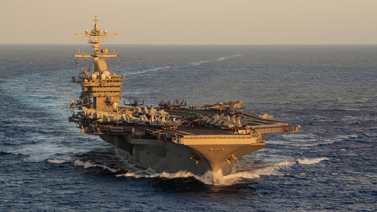 USS George Washington (CVN 73) transits the Pacific Ocean.