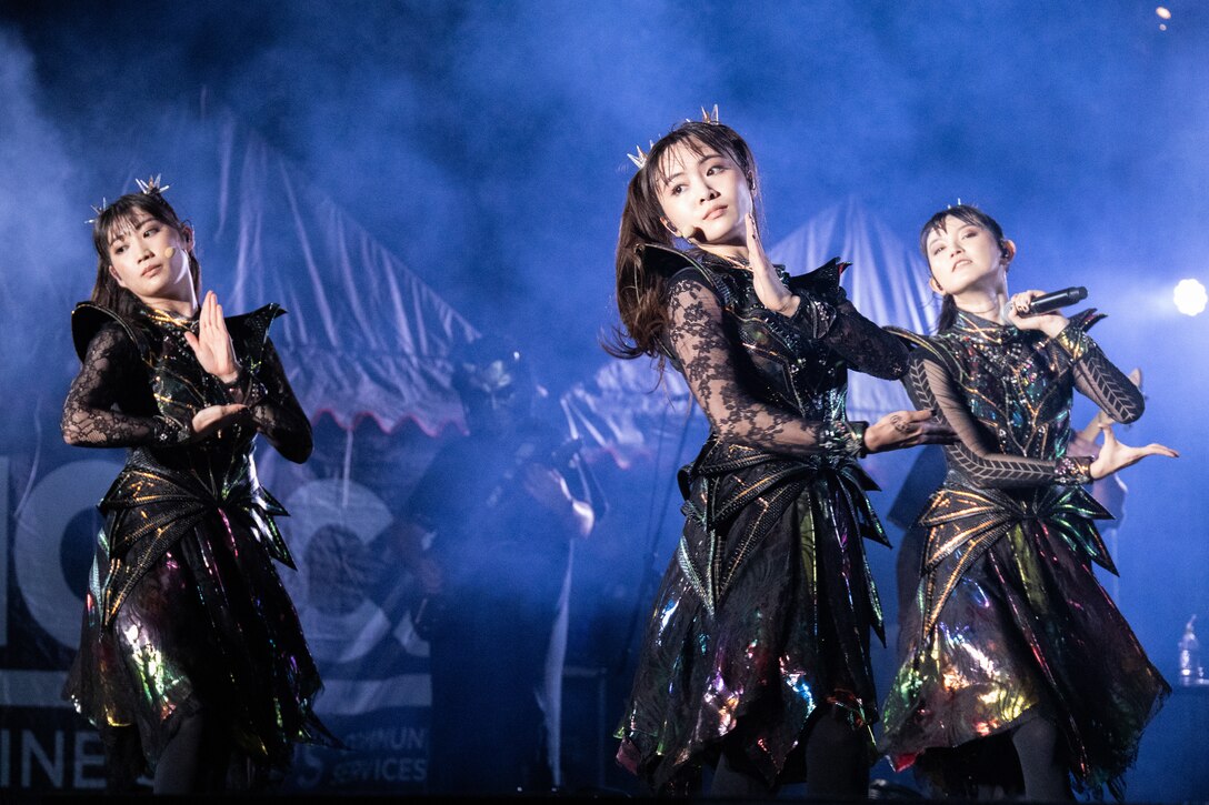 １０月５日・６日、海兵隊普天間航空でフテンマフライトフェア２０２４が開催され、大勢の来場者がオープンベースイベントを楽しみました。