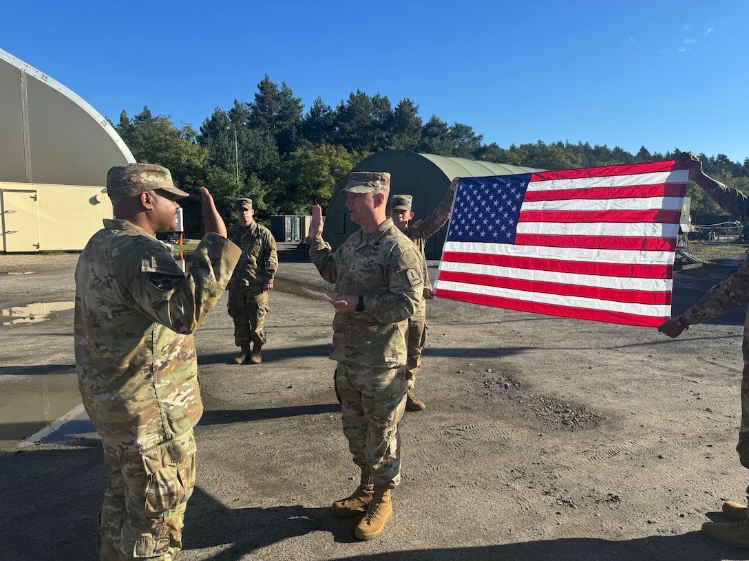 Crenshaw, Ring visit 529th CSSB Soldiers in Poland