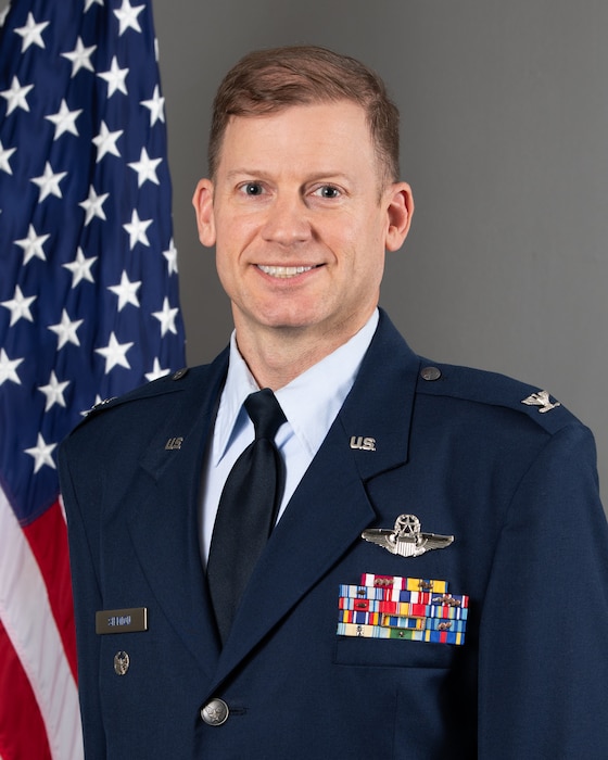 Col. David Siemion's official photo.