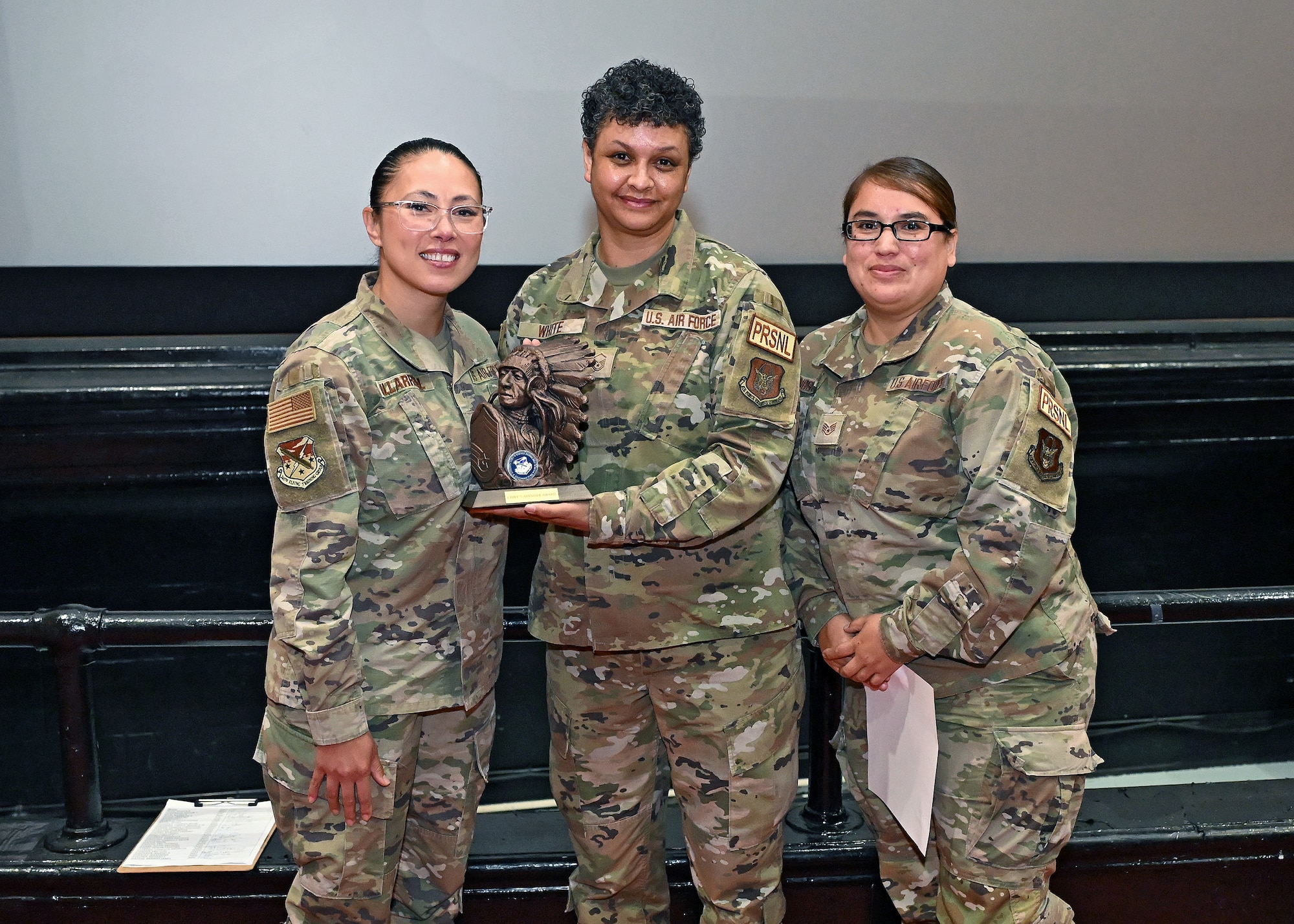 MSgt White receives the Chief's Avengers Award