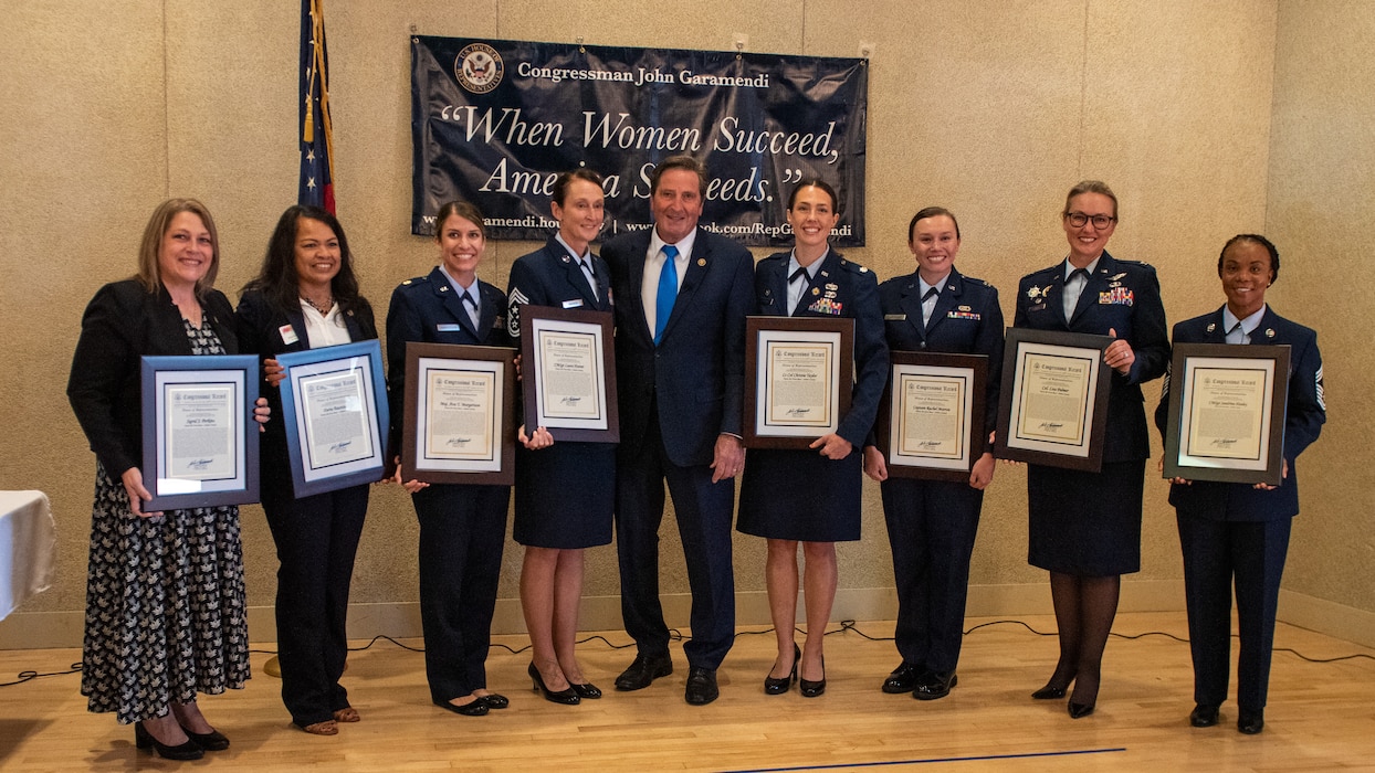 Congressman poses with award recipients