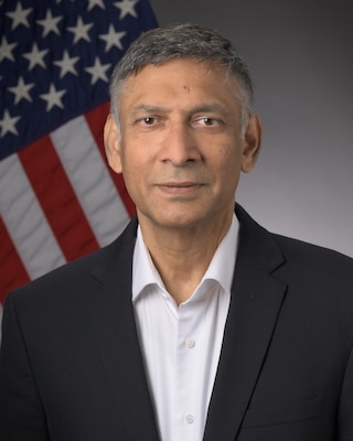 headshot of Senthil Arul