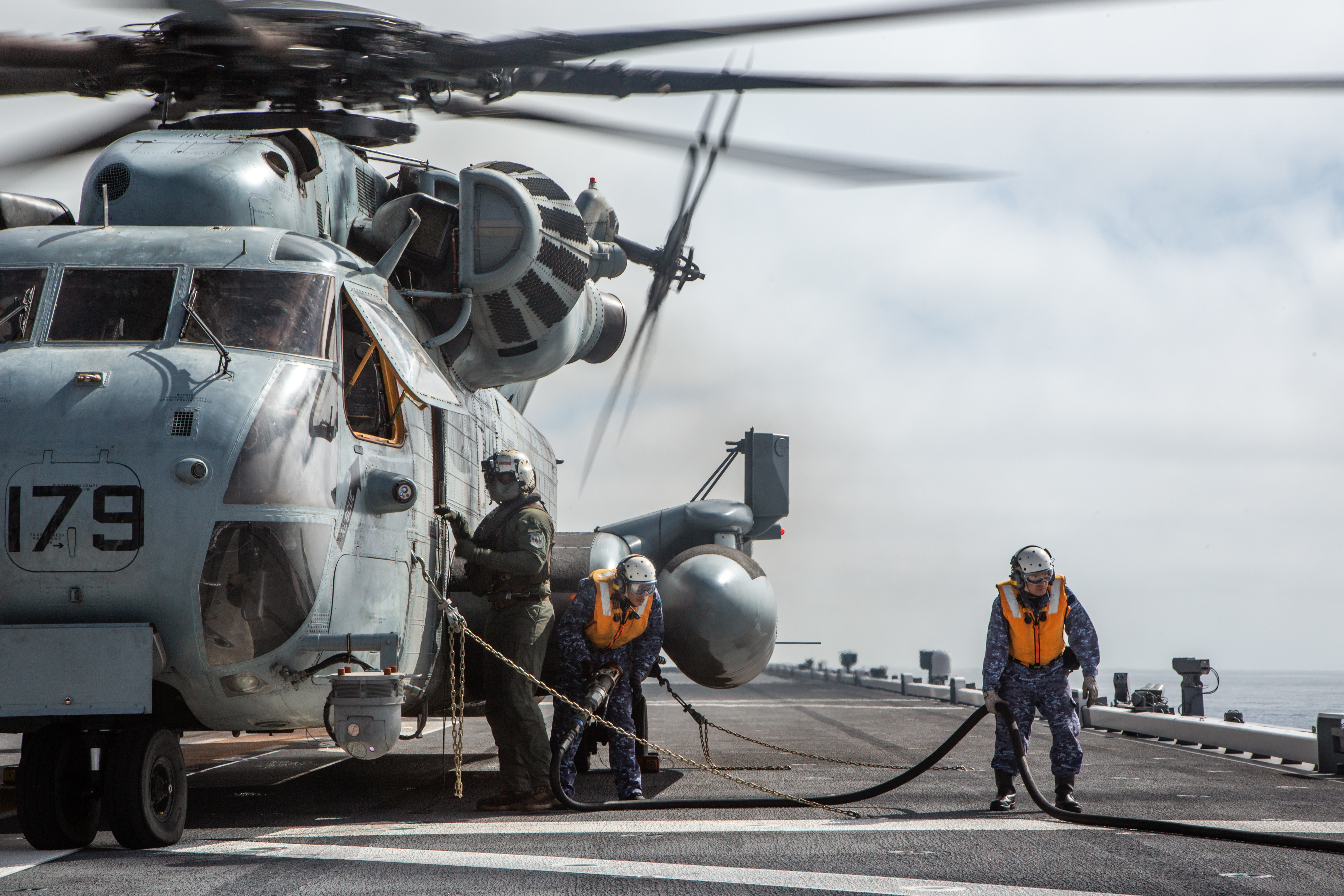 米軍基地 沖縄 80ｓスカジャンチャレンジUSMC　USN　USAFUSA DVIDS - Images - U.S. Marines Conduct Flyaway Drills [Image 8 of 8]