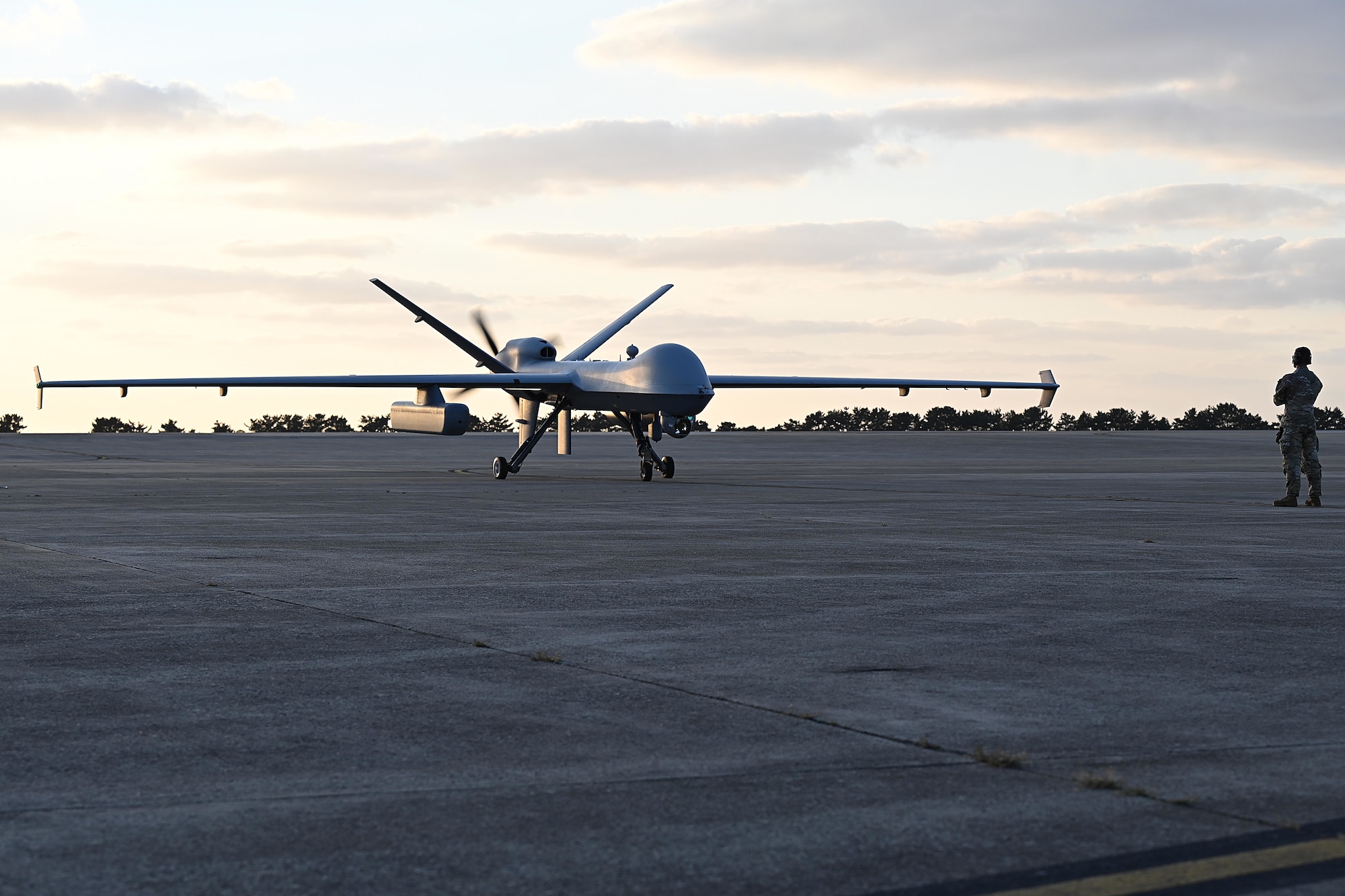 冬ギフト  MQ-9 24-1 Flag Freedom for Base Air Kunsan at Arrives Reaper 個人装備