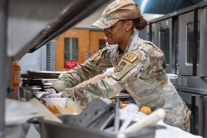 Reserve Airman prepares hashbrowns for breakfast
