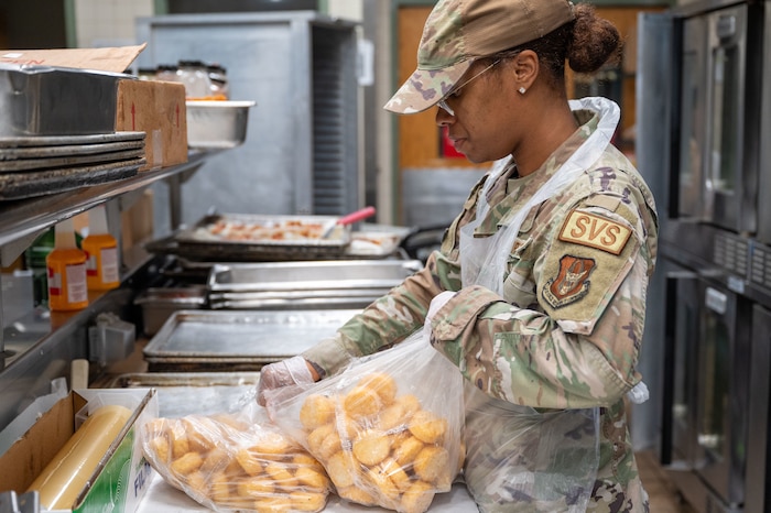 Reserve Airman prepares hashbrowns for breakfast.