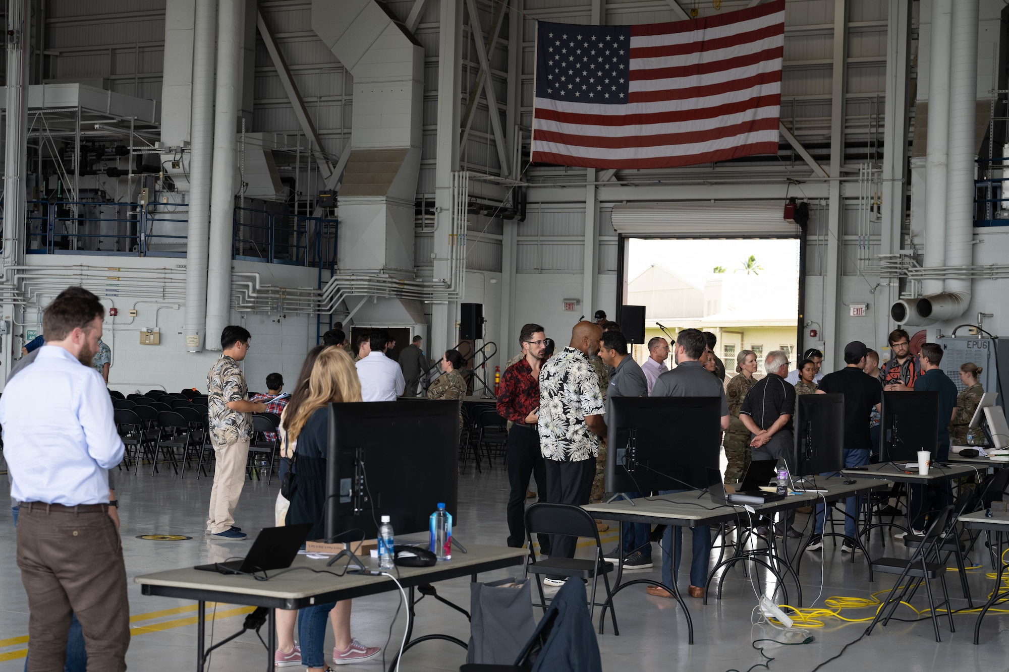 U.S. Air Force leaders and innovators from a variety of companies mingle at Propel Hawaii.