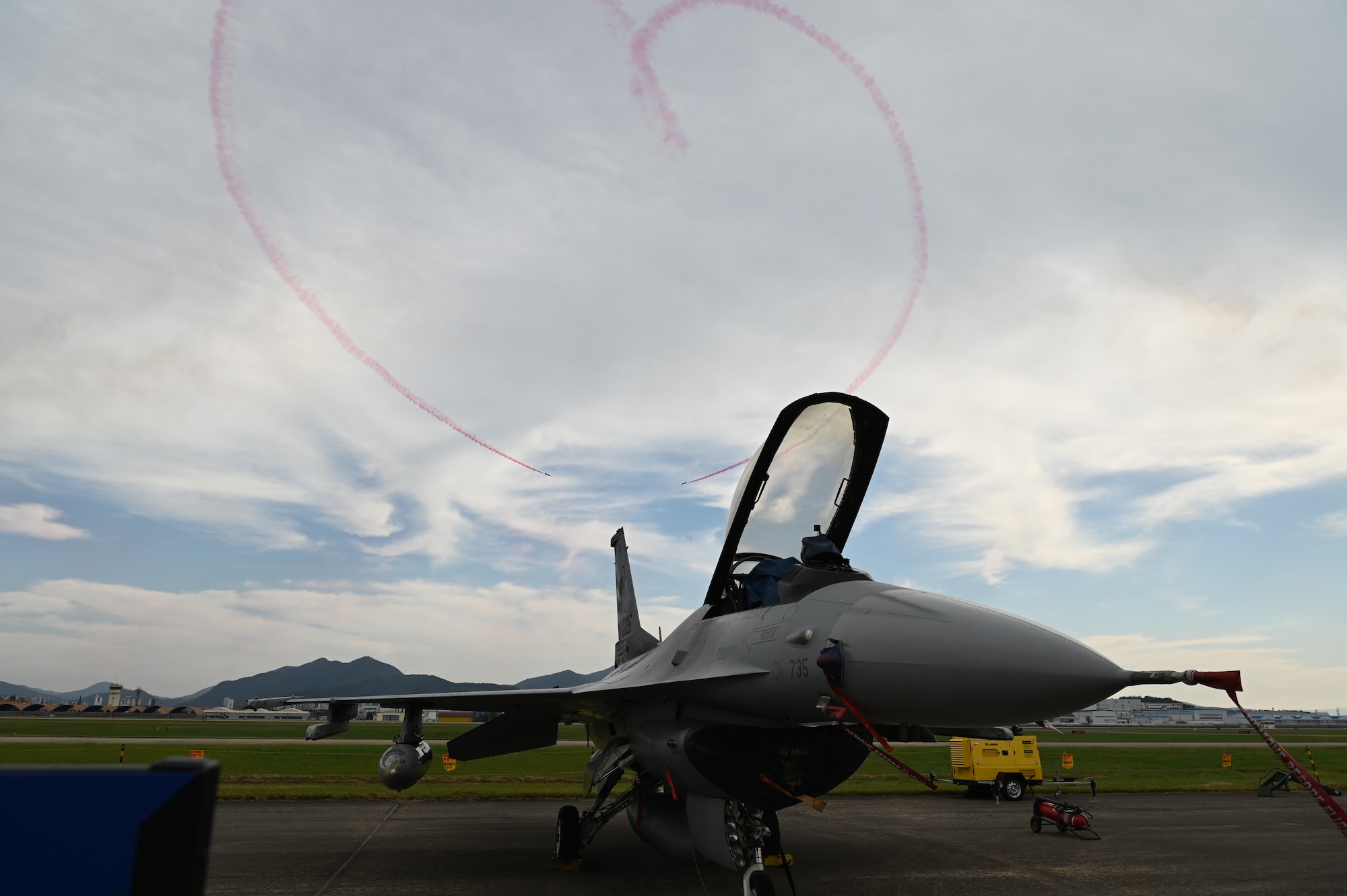 The Republic of Korea Air Force’s Black Eagles create a heart during their aerial demonstration at the Sacheon Airshow 2024 in Gyeongnam, Republic of Korea, Oct. 25, 2024. Seventh Air Force provided an F-16 Fighting Falcon and A-10 Thunderbolt II aircraft for static displays, and participated in daily combat search and rescue demonstrations with two A-10 aircraft. (U.S. Air Force photo by Master Sgt. Rachelle Coleman)