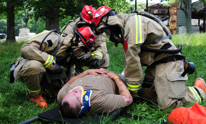 Guardsmen, assigned to the Kentucky Chemical Radiological Nuclear High-Yield Explosives Enhanced Response Force Package, stabilize a mock casualty during training May 23 at Muscatatack Urban Training Center, Butlerville, Ind.