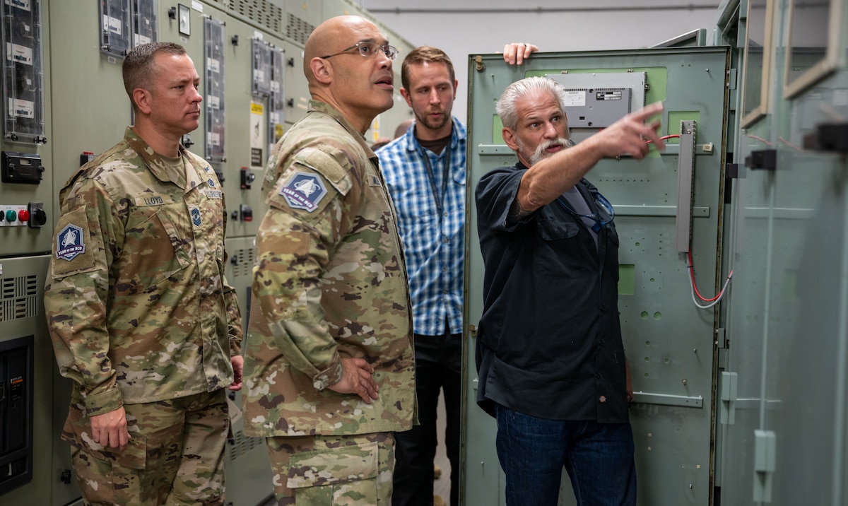 73rd Intelligence, Surveillance and Reconnaissance Squadron, Detachment 4 Airmen give a tour to the Space Operations Command team
