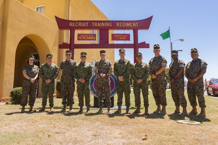 Brig. Gen. Jorge Federico Torres Mora, commandant of the Colombian Marine Corps and delegation, pose for a group photo with Marines with Marine Corps Recruit Depot San Diego during a visit at MCRD San Diego, California, Aug. 20, 2024. Torres, and the Colombian delegation, traveled to various locations within the United States to conduct key leadership engagements aimed at advancing institutional knowledge and processes. Colombia is a major non-NATO ally of the United States, and U.S. and Colombian Marines routinely conduct bilateral training and engagements to maintain interoperability. (U.S. Marine Corps photo by Lance Cpl. Janell B. Alvarez)