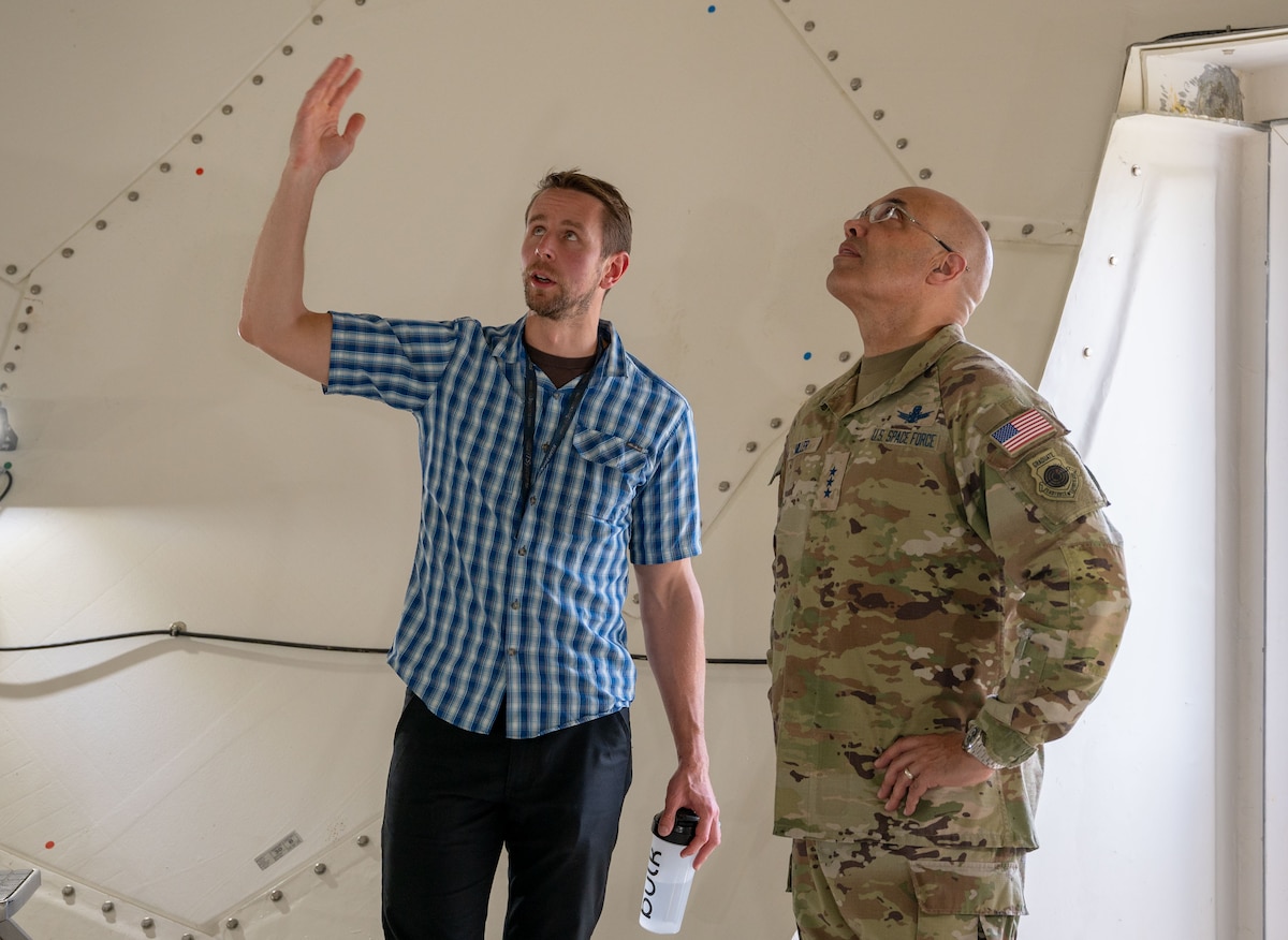 73rd Intelligence, Surveillance and Reconnaissance Squadron, Detachment 4 Airmen give a tour to the Space Operations Command commander