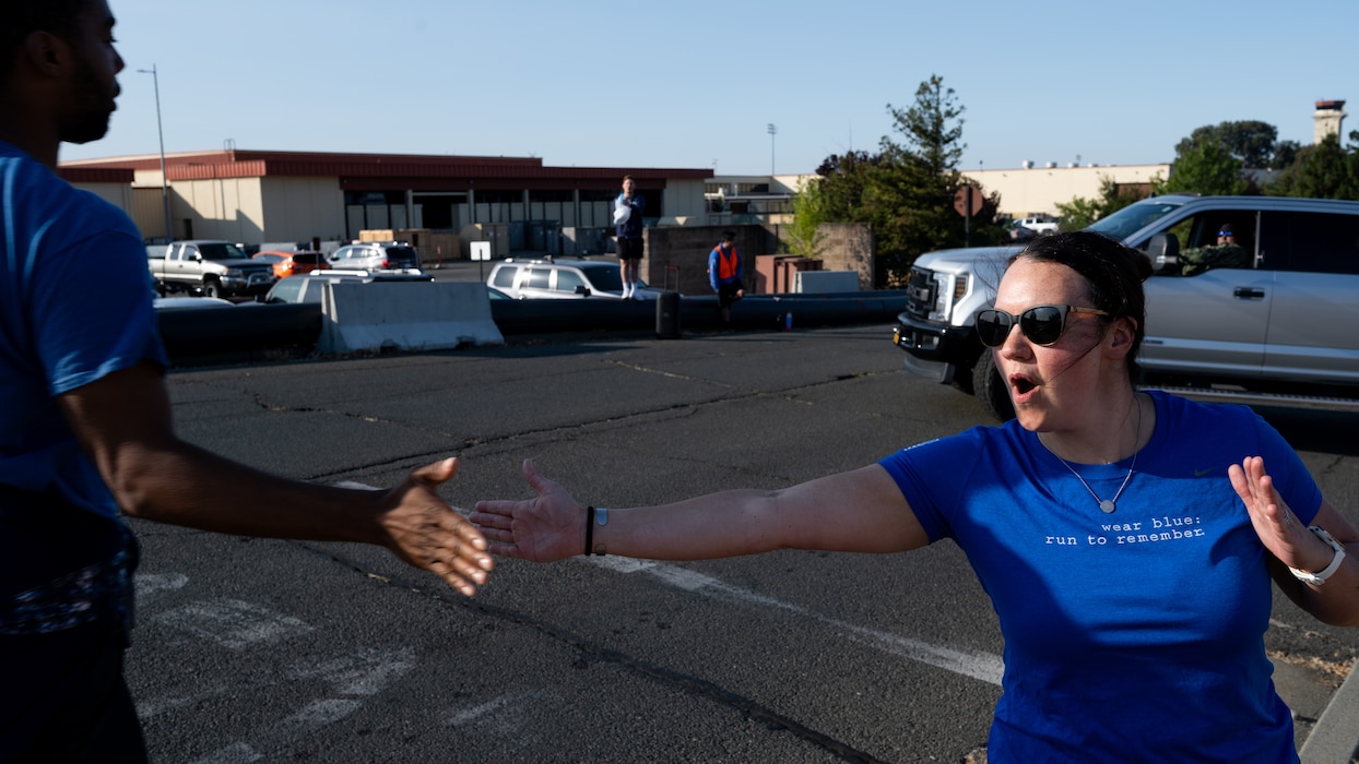 Airmen high fives during memorial run