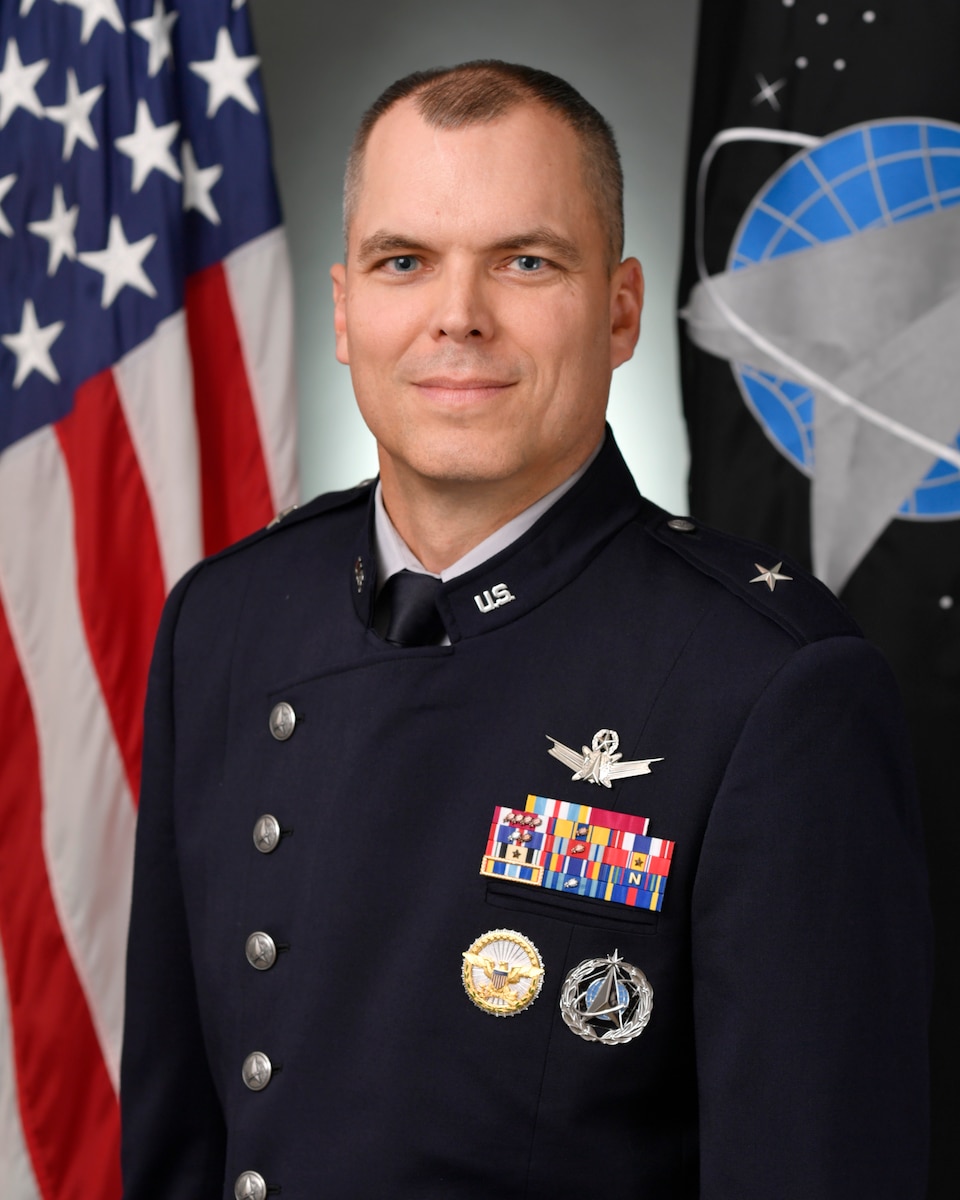 Official photo of Brig. Gen. Robert Hutt. (U.S. Air Force photo by Chad Trujillo)