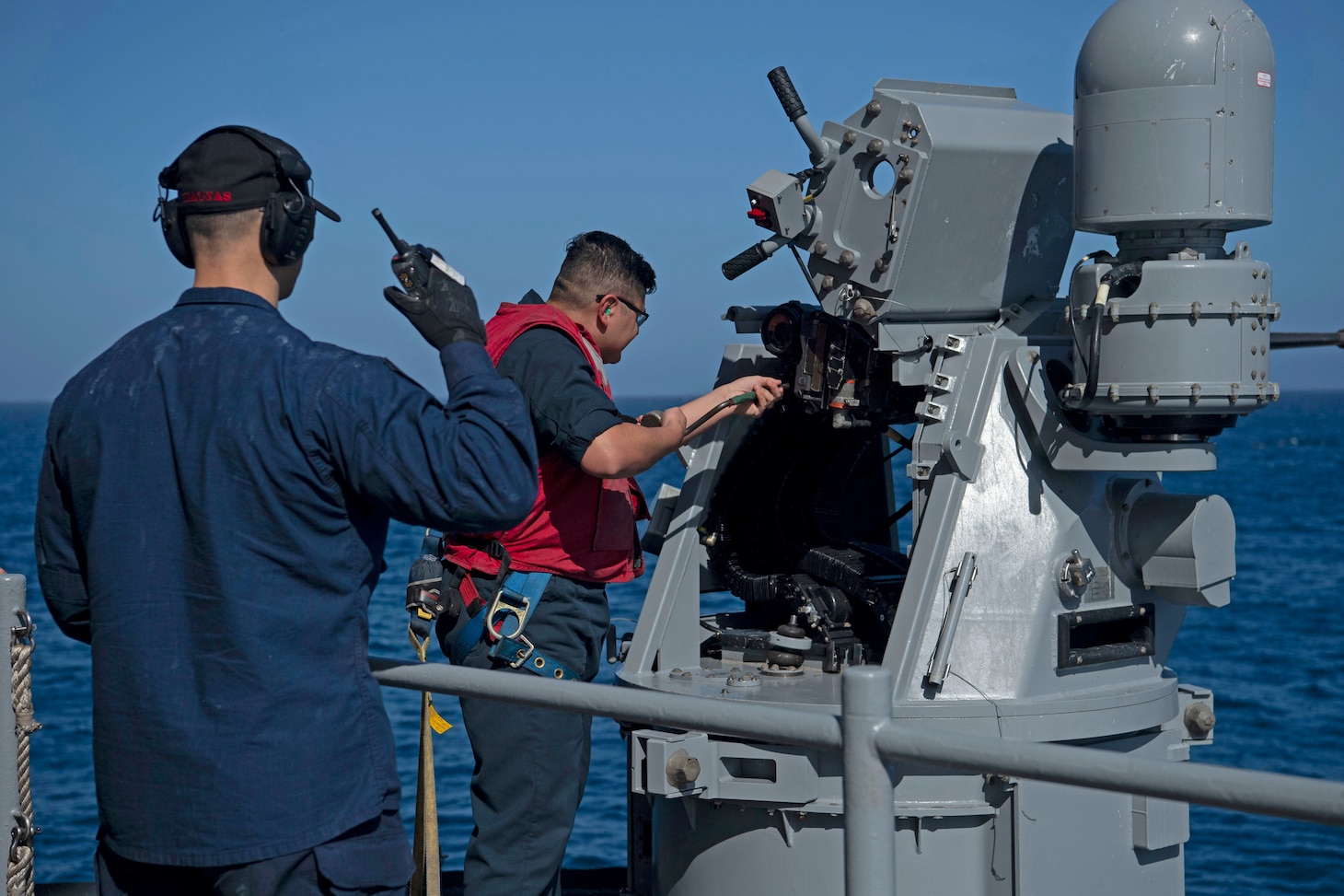 Gunner’s Mate 3rd Class Joshua Rivas, right, from Inglewood, Calif., and Aviation Ordnanceman 1st Class Erik Brown, from Cocoa Beach, Fla., prepare a MK 38 machine gun system for a live-fire exercise on the fantail of the Nimitz-class aircraft carrier USS Abraham Lincoln (CVN72). Abraham Lincoln is currently underway conducting routine operations in the 3rd Fleet area of responsibility.