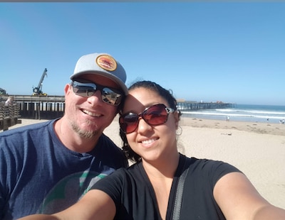 Picture of a couple on the beach