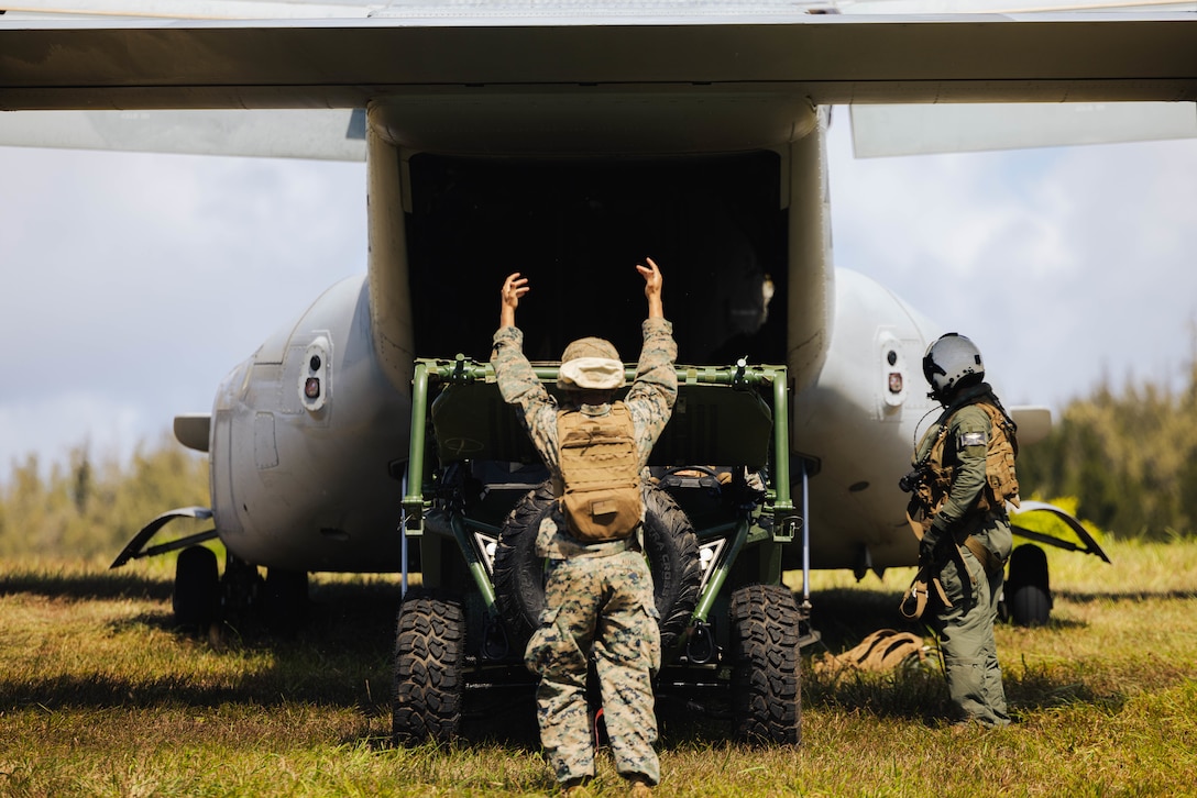 A U.S. Marine with 3d Littoral Combat Team, 3d Marine Littoral Regiment, 3d Marine Division, unloads an Ultra Light Tactical Vehicle during air insertion training with MV-22B Ospreys attached to Marine Medium Tiltrotor Squadron (VMM) 363 at Kahuku Training Area, Hawaii, Sept. 5, 2024. 3d LCT conducts jungle skills training to improve core competencies, discipline and continuing actions across the battalion. (U.S. Marine Corps photo by Cpl. Eric Huynh)