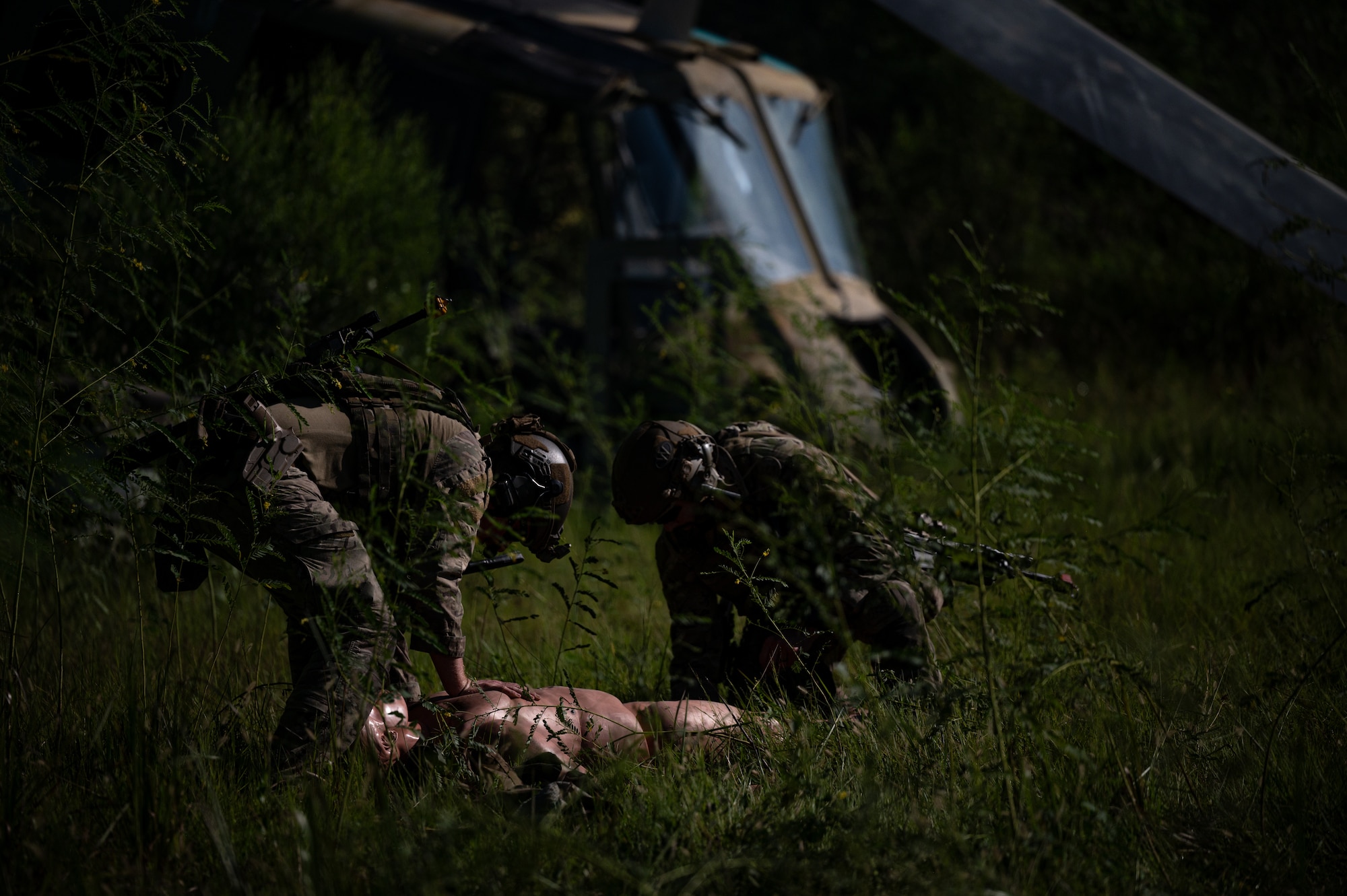 Airmen tend to a casualty