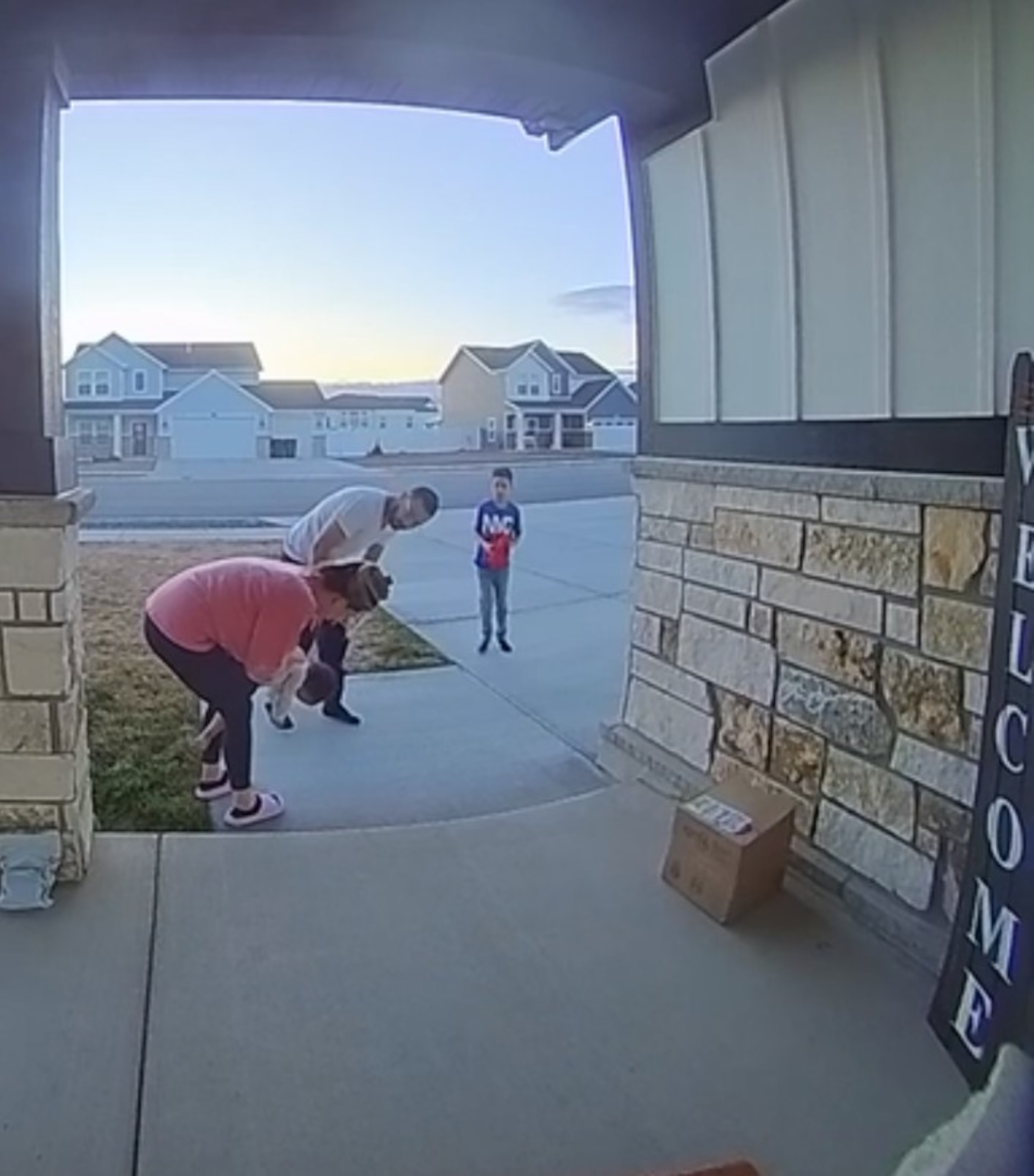 Hannah Hadley’s doorbell camera captures the moment her next-door neighbor rush over for help with his unresponsive child.
