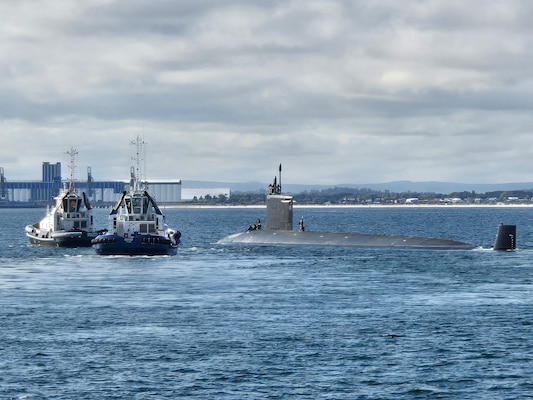 USS Hawaii (SSN 776) departs HMAS Stirling.