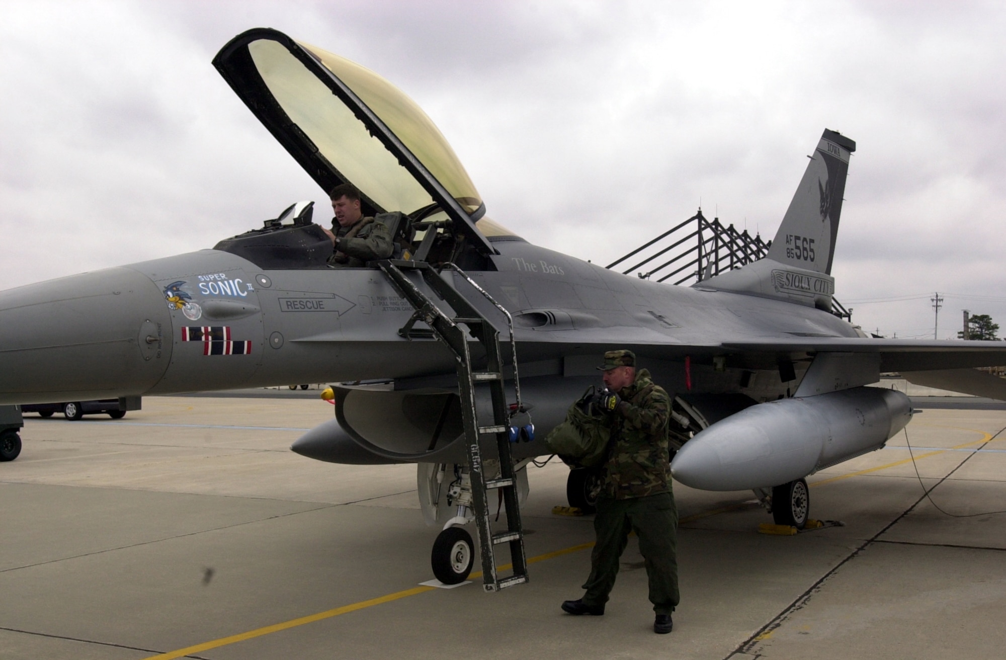 F-16