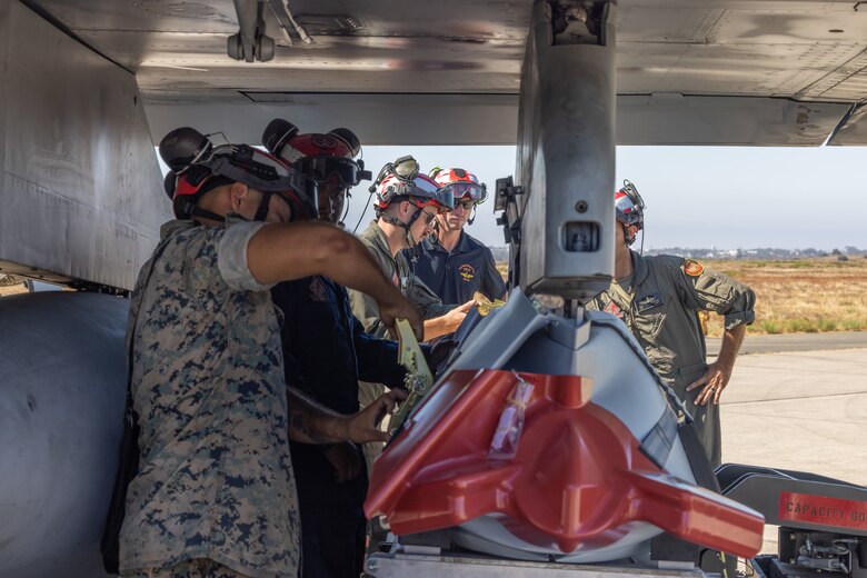U.S. Marines with Marine Fighter Attack Squadron (VMFA) 232, Marine Aircraft Group 11, 3rd Marine Aircraft Wing, and Marine Aviation Logistics Squadron 11, MAG-11, load an AGM-158A joint air-to-surface standoff missile on an F/A-18 Hornet assigned to VMFA-232 during the AGM-158A validation and verification at Marine Corps Air Station Miramar, California