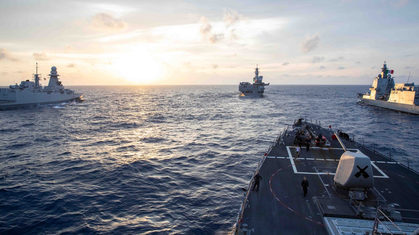 Royal Australian Air Force, Italy, and U.S. naval forces conduct a ...