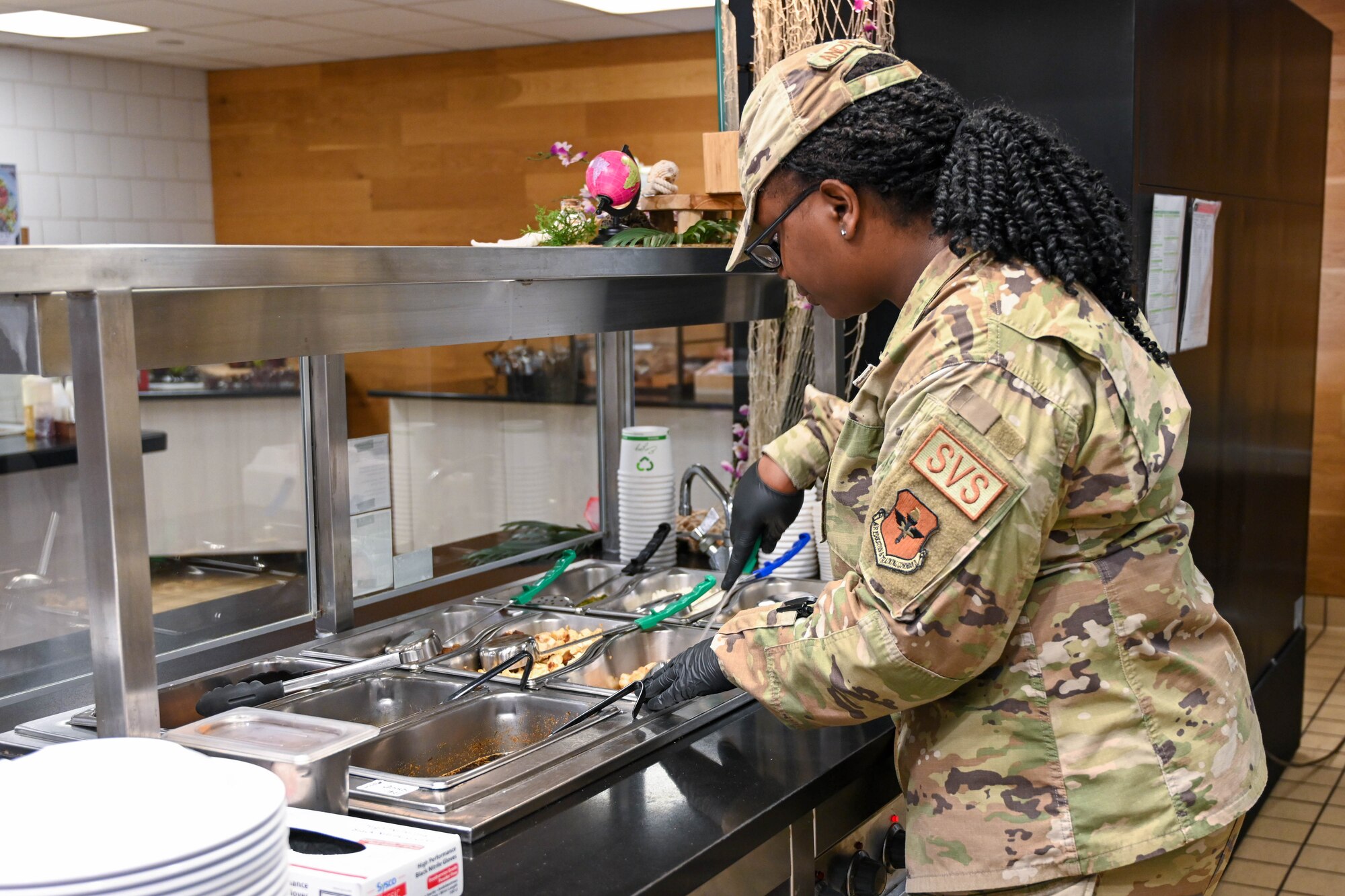 U.S. Air Force Senior Airman Latosjjonni Andrews, 97th Force Support Squadron food services journeyman, prepares shrimp at Altus Air Force Base, Oklahoma, Sept. 6, 2024. The Hangar 97 dining facility is open 7 days a week to provide meals for Airmen. (U.S. Air Force photo by Senior Airman Miyah Gray)