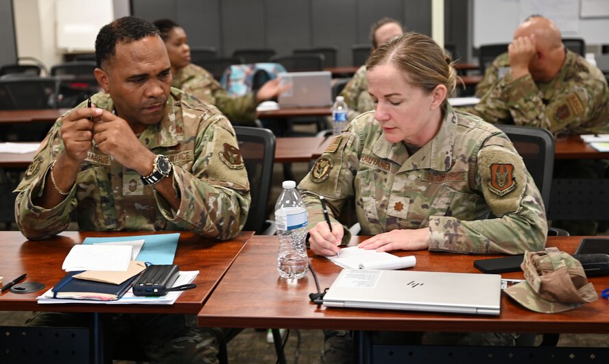 Leaders discuss communication theory