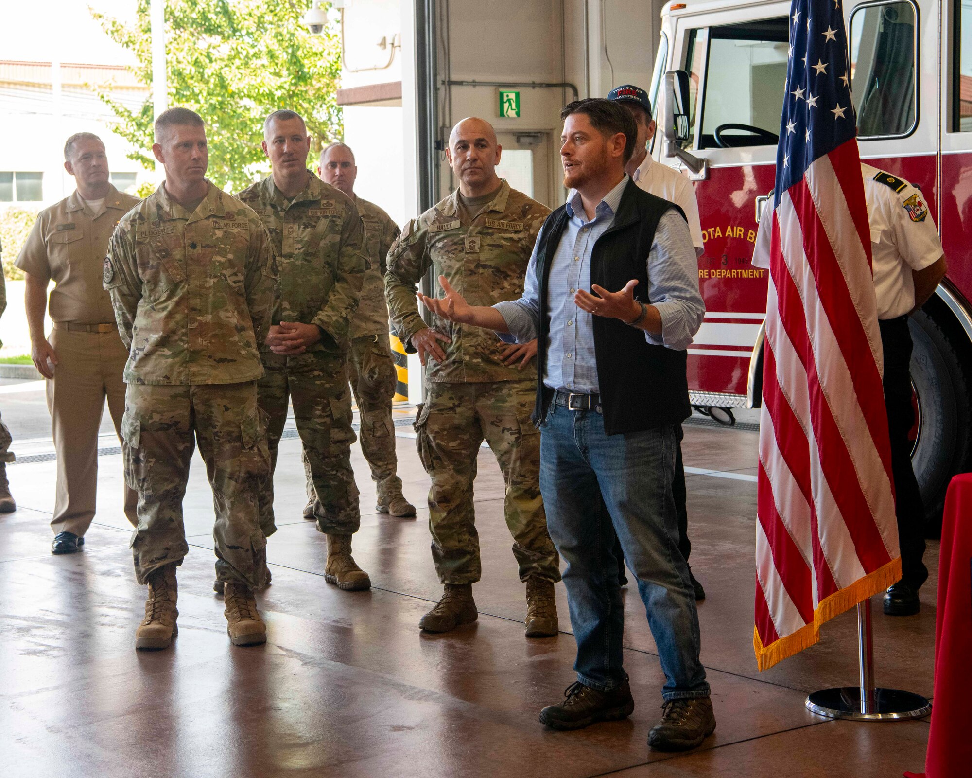 Honorable Owens gives a speech at the Yokota Fire Department