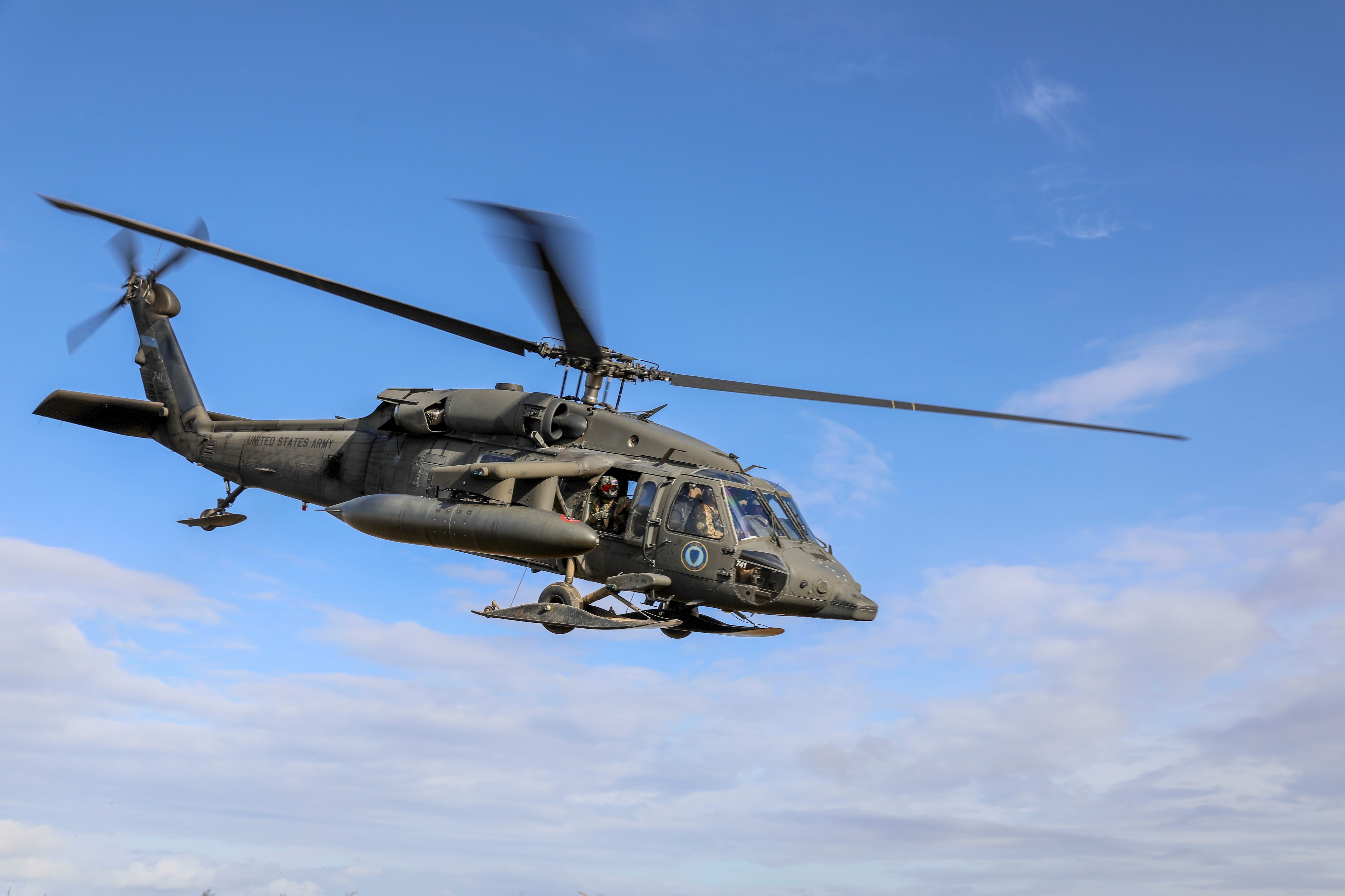 uh 60 blackhawk helicopters