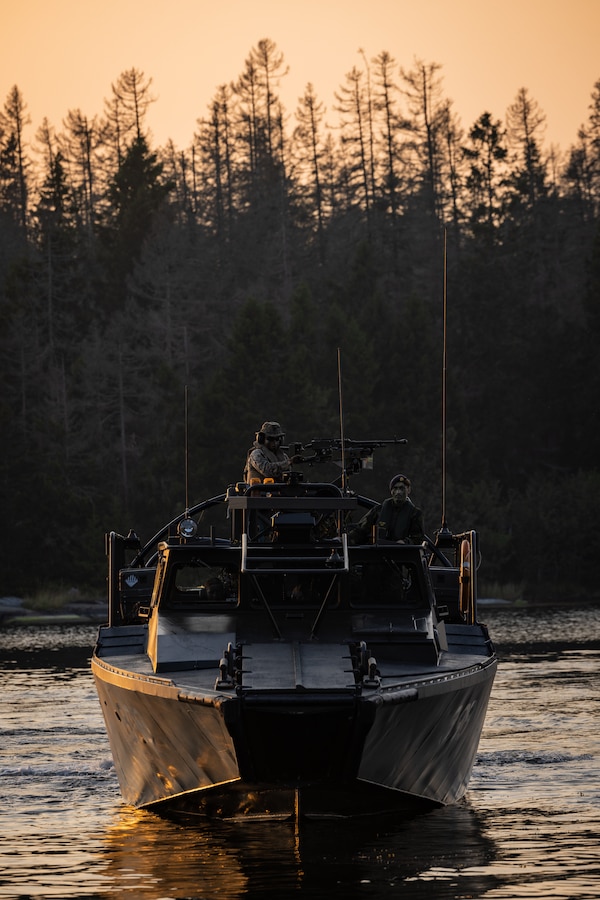 A CB90 combat boat with U.S. Marines assigned to 4th Assault Amphibian Battalion and Swedish armed forces members comes to shore during the culminating event for Archipelago Endeavor 24, Sweden, September 7, 2024. The culminating event consisted of combined amphibious operations in and around the Swedish archipelagos. Marines assigned to 4th Assault Amphibian Battalion, 4th Marine Division, Marine Forces Reserve, deployed for training in support of Exercise Archipelago Endeavor, an annual integrated, Swedish Armed Forces-led exercise that increases operational capabilities between U.S. Marines and Swedish Forces. (U.S. Marine Corps photo by Sgt. Scott Jenkins)