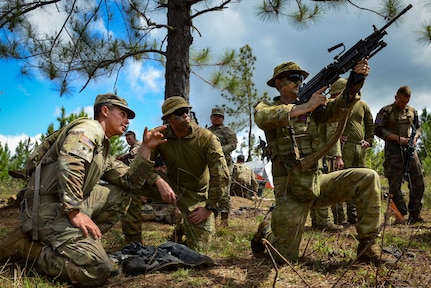 U.S. Army Spc. Caleb Lewis, a M249 Squad Automatic Rifle gunner with the Nevada Army National Guard’s 609th Engineer Company, instructs Australian soldiers on the functions of his weapon during Exercise Cartwheel 2024 in Fiji’s Nausori Highlands Sept. 12.