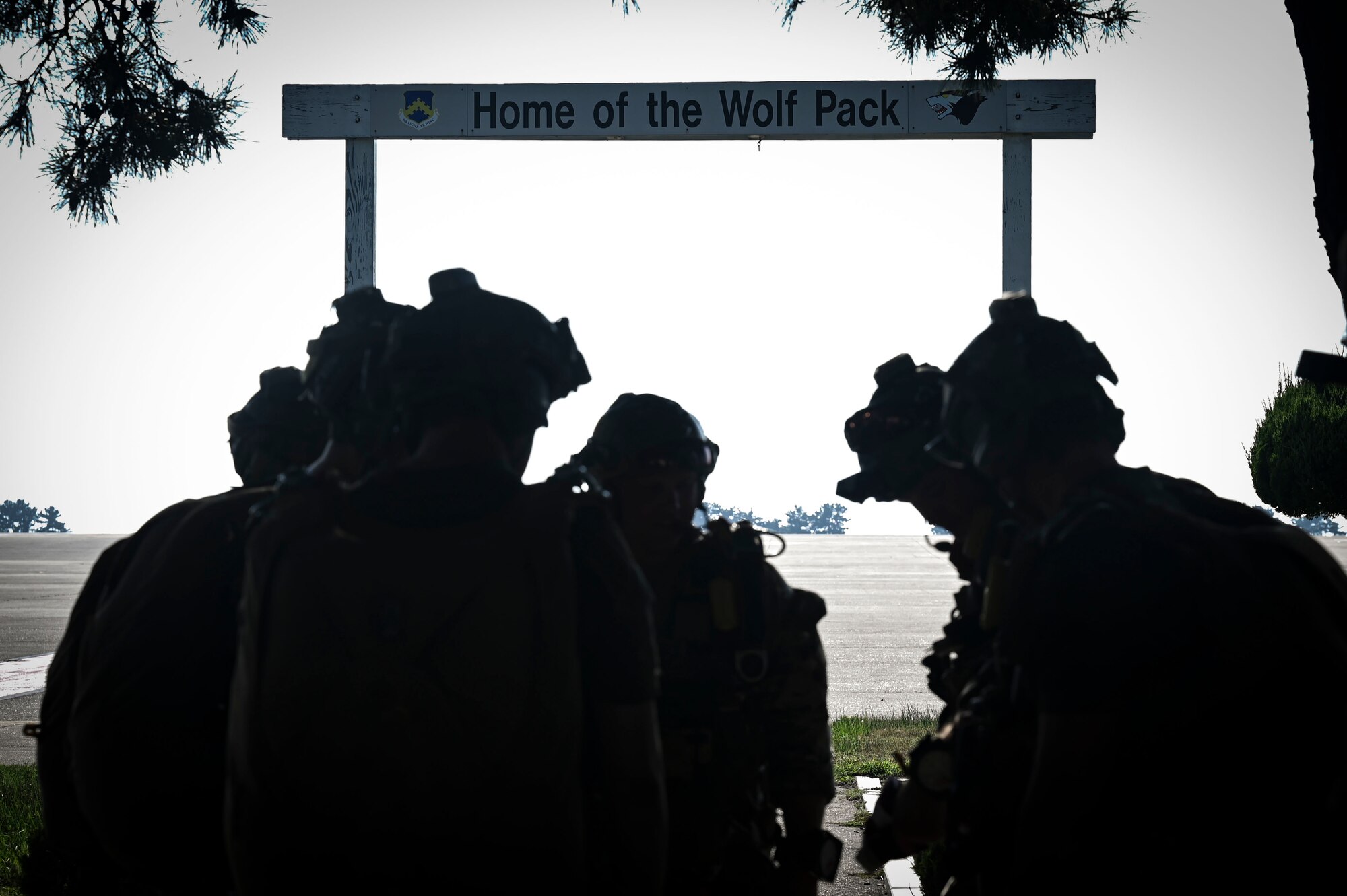 U.S. Army special operations Soldiers assigned to 1st Special Forces Group (Airborne), huddle up during a joint airborne jump training.