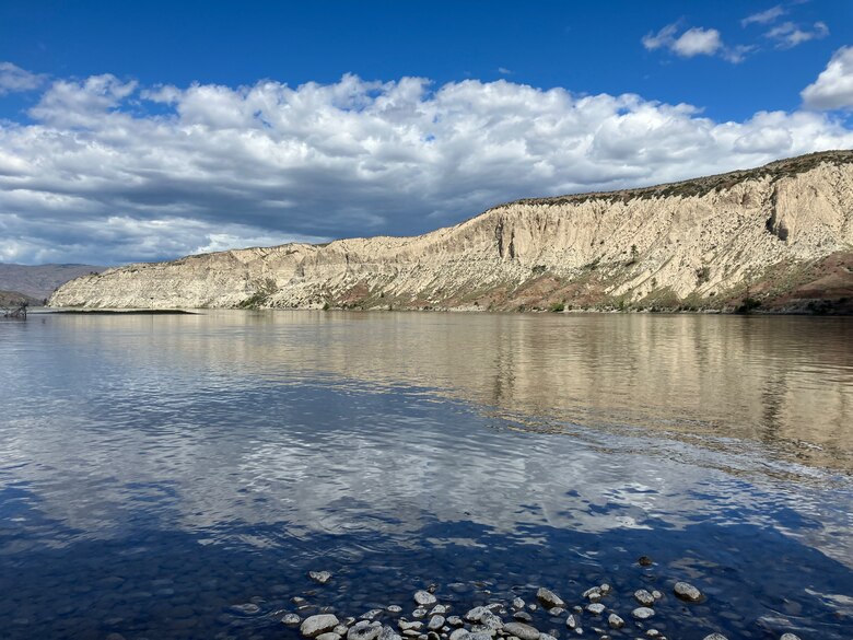 Every summer, visitors flock to the cool shores of Rufus Woods Lake, near Chief Joseph Dam, Washington, but within the floating algal mats that appear seasonally throughout the lake, lies a hidden danger.