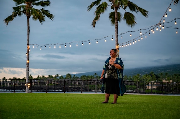 Nani Kupihe, director of cultural experiences at Outrigger Kona Resort, greets visitors at the welcoming reception for the 26th annual Indo-Pacific Chiefs of Defense conference, in Kona, Hawaii, Sept. 18. Senior military leaders from 28 countries and multilateral entities attended the conference, titled "The Future Indo-Pacific: Building a Resilient and Interconnected Region," to build on and strengthen relationships to enhance mutual understanding, cooperation and a consistent operational framework, while underscoring international commitment to protecting shared interests across the Indo-Pacific. (U.S. Navy photo by Mass Communication Specialist 1st Class John Bellino)