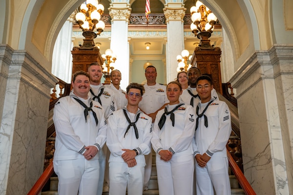 Sailors from USS Somerset (LPD 25) visit Somerset County, Pa.