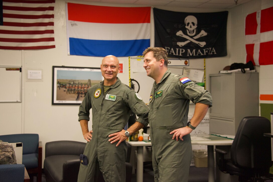 Royal Netherlands Air Force Commander Lt. Gen. André Steur speaks with Dutch instructors and students