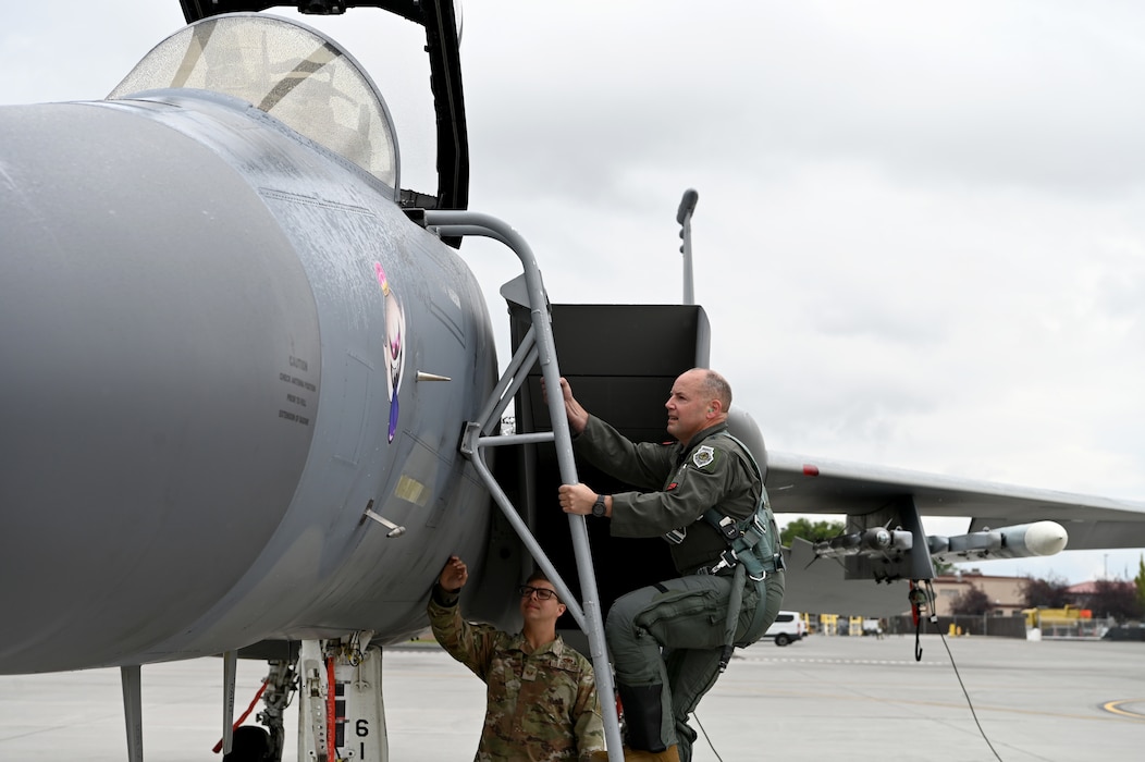 U.S. Air Force Maj. Gen. Duke Pirak, Deputy Director, Air National Guard, right, climbs into the cockpit to begin his checks as Staff Sgt. Jonathan Hediger, 173rd Fighter Wing F-15C dedicated crew chief, watches.