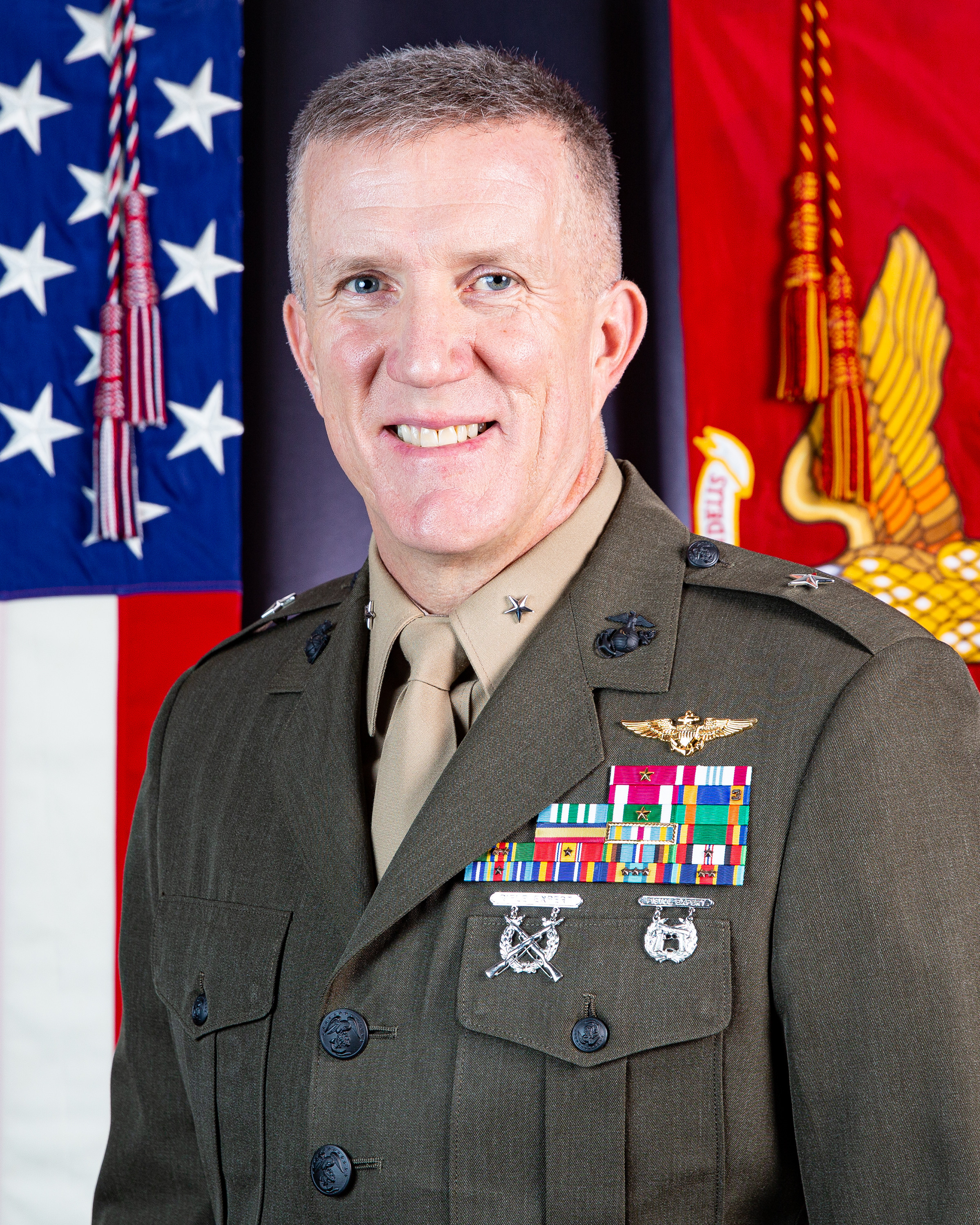 BGen Woodworth's official bio photo.