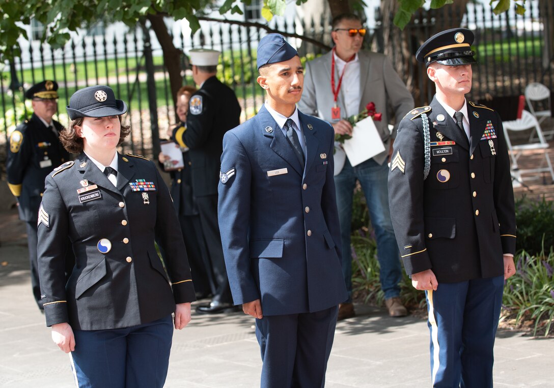 VNG Soldiers, Airmen honor those remembered at Public Safety Memorial