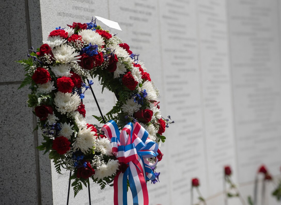 VNG Soldiers, Airmen honor those remembered at Public Safety Memorial