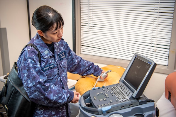 Naval Medical Center Portsmouth (NMCP) staff hosted medical personnel from ships that are part of the Japanese Training Squadron’s Overseas Training Cruise, Sept. 23. An orientation tour and briefs at various locations in the medical center were given to the Japanese medical sailors and officers from the Japanese Maritime Self-Defense Force (JMSDF) JS Kashima and JS Shimakaze. The group visited the medical center’s Healthcare Simulation and Bioskills Training Center (SIM Center), the Emergency Department, Surgical suites, and received briefs on telemedicine.