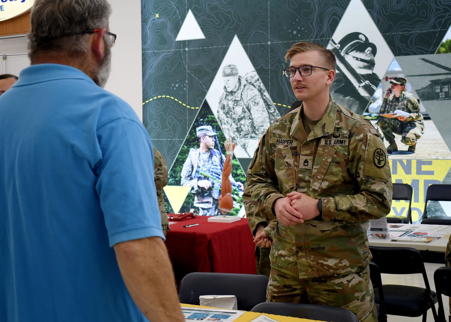 Sgt. 1st Class Kyle Harper, the U.S. Army Medical Department Activity – Fort Drum’s public health and environmental health noncommissioned officer in charge, speaks to a military retiree during the Fort Drum Retiree Appreciation Day at Fort Drum, N.Y., Sept. 21, 2024.