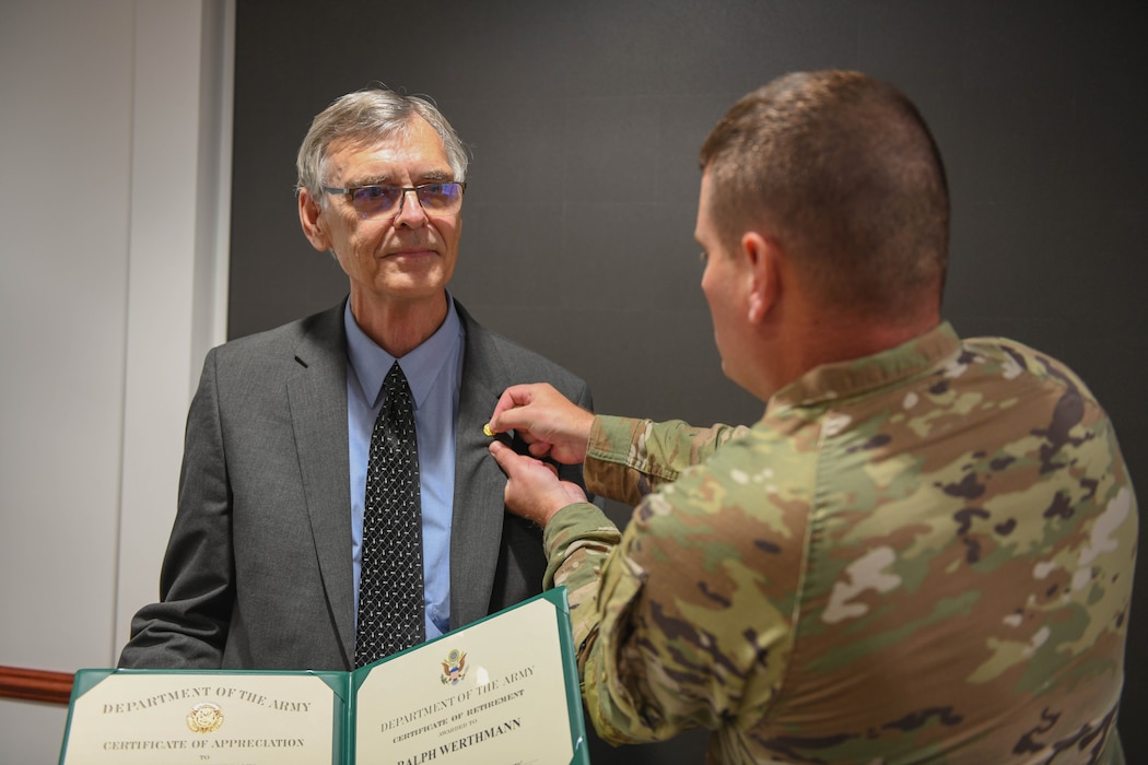 Photo of Savannah District Commander pinning a Department of Army Civilian Retired Lapel pin on Ralph Werthmann.