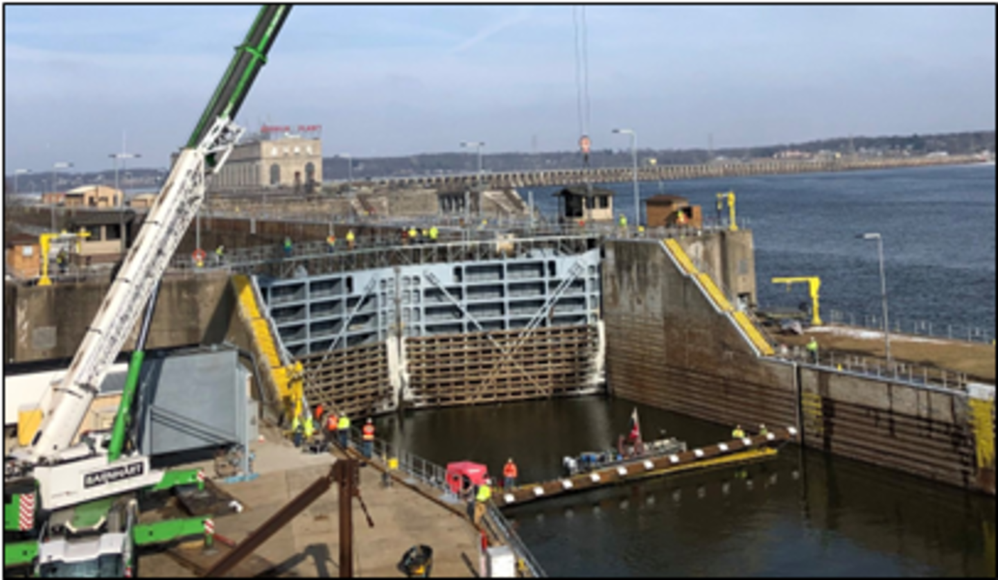 An array of underwater speakers being installed as an acoustic deterrent at Lock 19.