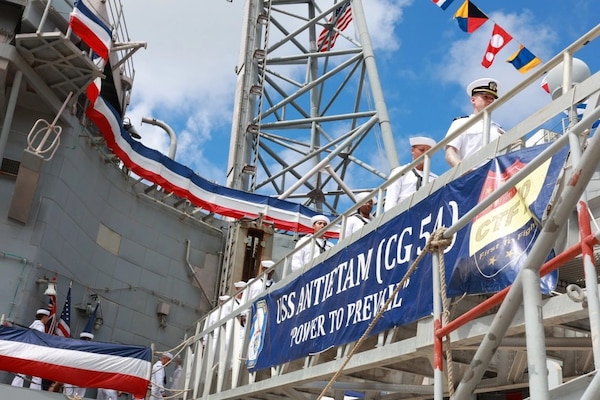 USS Antietam Decommissions, While the Crew Remains Antietam