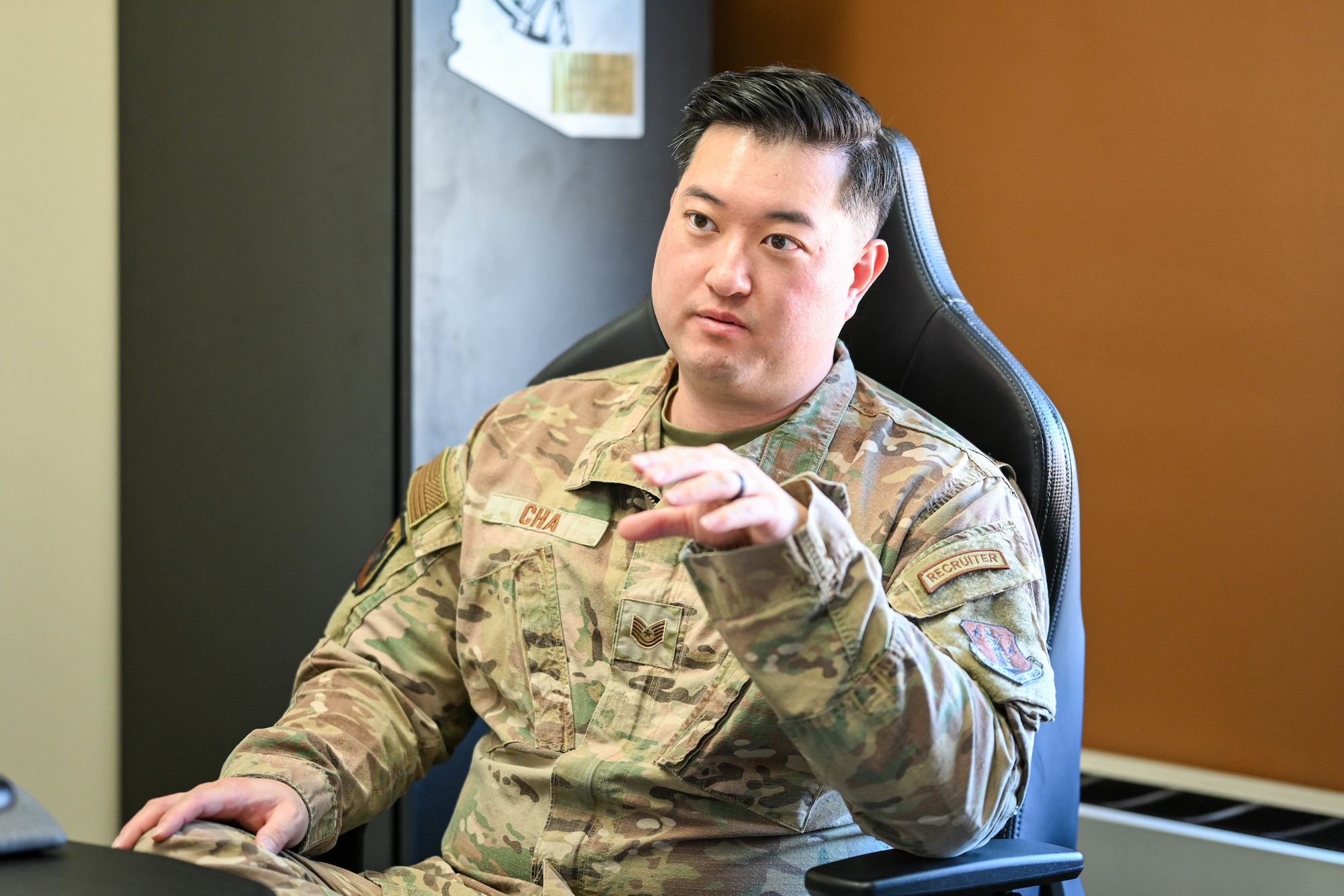 Tech. Sgt. Jonathan Cha, in-service recruiter, speaks to an Airman inquiring about the U.S. Air National Guard March 26, 2025, at Hill Air Force Base, Utah. (U.S. Air Force photo by Cynthia Griggs)